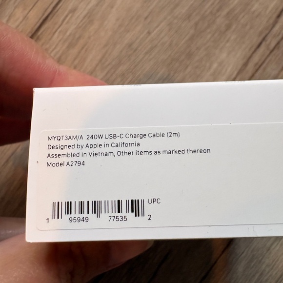 Apple USB-C Charge Cable 240 W 2M Length, Model: A2794, MYQT3AM/A - Picture 5 of 9